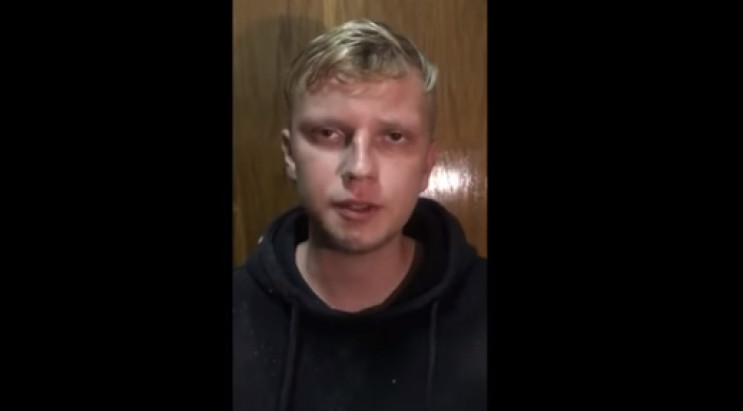 Хлопця, який помочився на пам'ятник Геро…