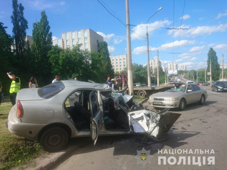 В Харькове легковушки столкнулись с эвак…