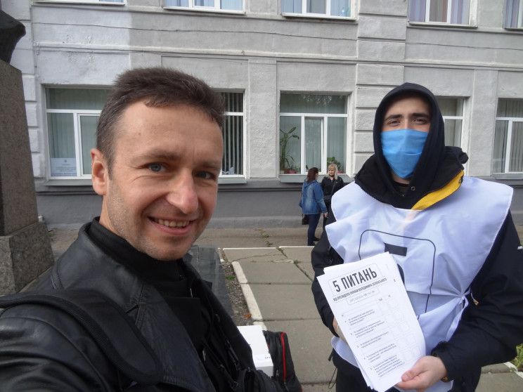 Никакой защиты и соцвыборки: В Харькове…