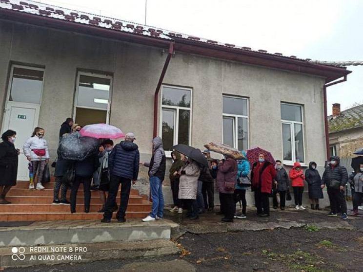 В Ужгороді на одній з виборчих дільниць…