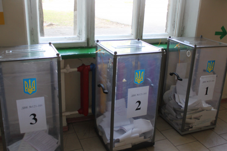 У Дніпрі члени ДВК вносили зміни у прото…