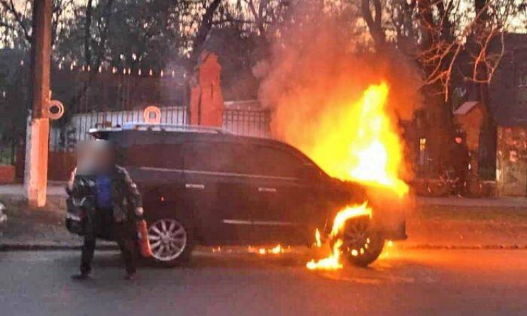 Один з пожежників в Одесі підпалював авт…