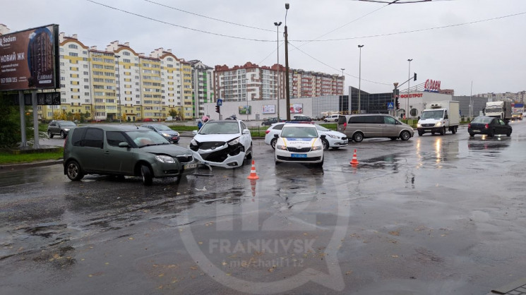 В Ивано-Франковске автомобили столкнулис…