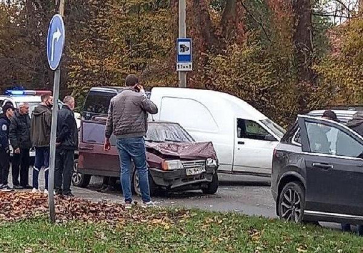 У Рясному зіткнулися автомобілі (ФОТО)…