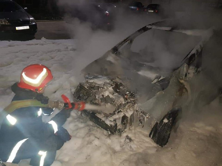 В Одесской области полностью сгорел авто…