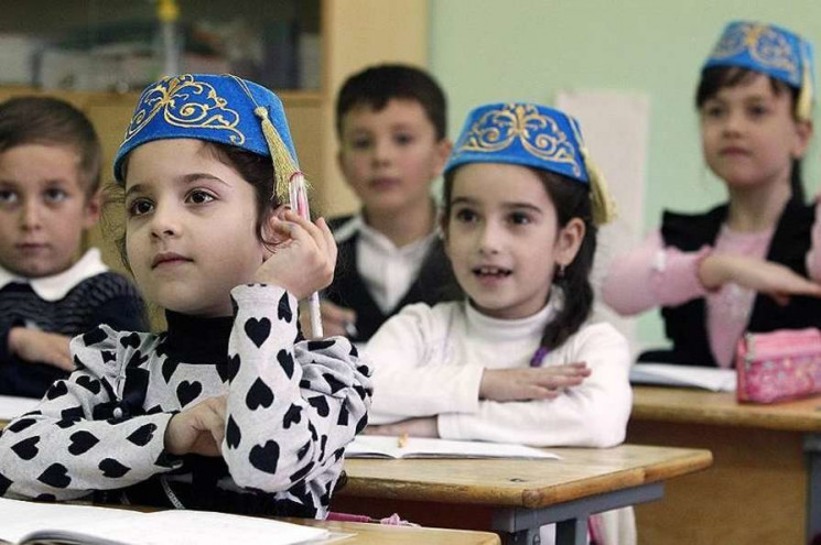Оккупанты запрещают детям изучать крымск…