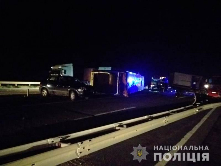 На трасі Одеса-Київ легковик зіткнувся з…