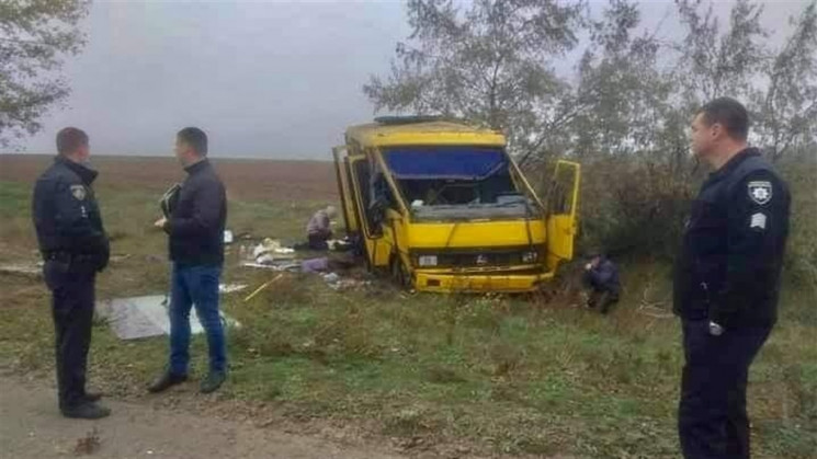 В пригороде Херсона перевернулся рейсовы…