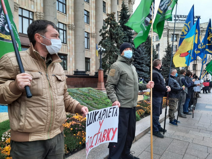 У Харкові під вікнами ОДА вимагають відс…