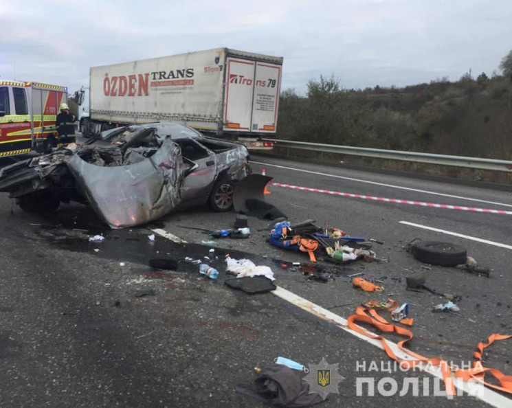 Нищівна аварія на трасі Одеса-Київ забра…