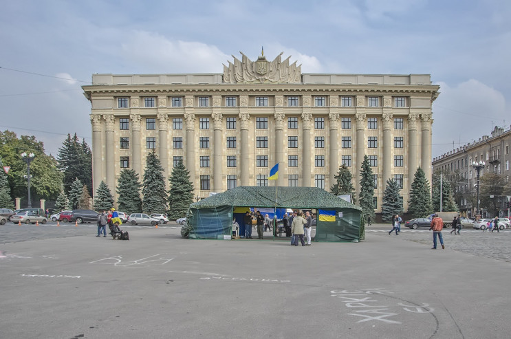 В Харькове суд разрешил палатка Евромайд…