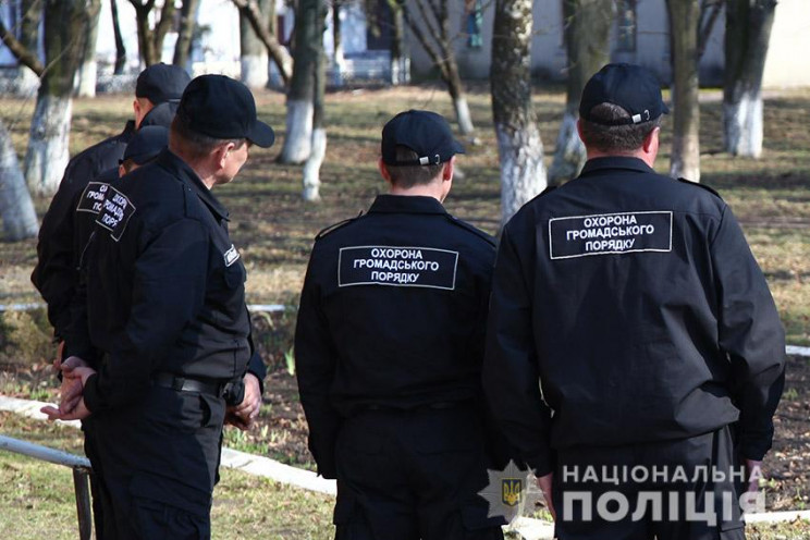 Поліціянтам Хмельниччини допомагають гр…