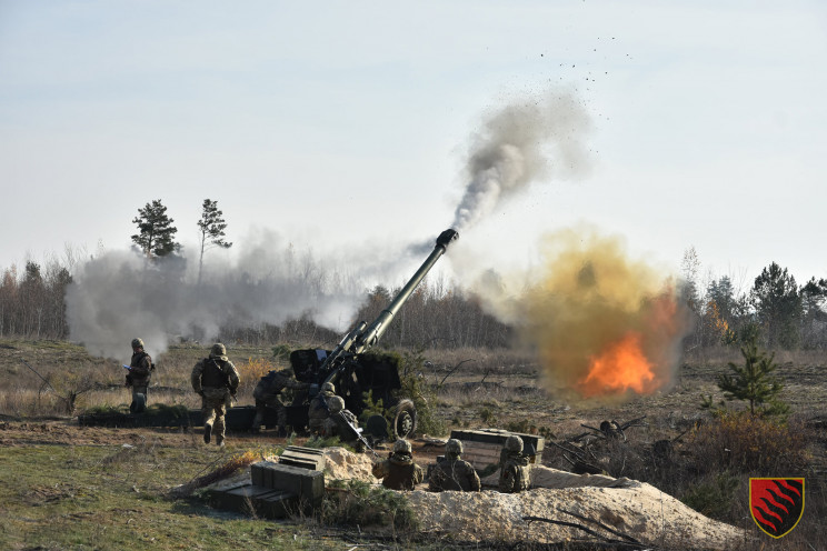 Запорожские артиллеристы проводят боевые…