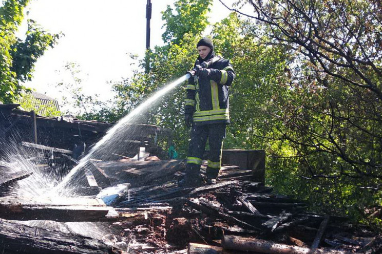 В Харькове во дворе частного дома загоре…