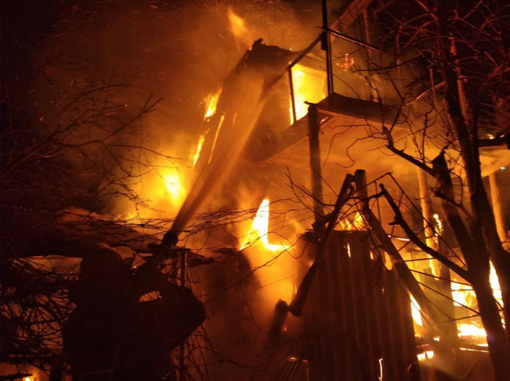 На Харьковщине сгорел дом в садовом обще…