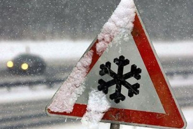 Дорожники предупреждают о снеге: Запорож…