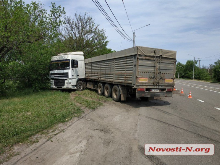 В Николаеве легковушка "подрезала" зерно…