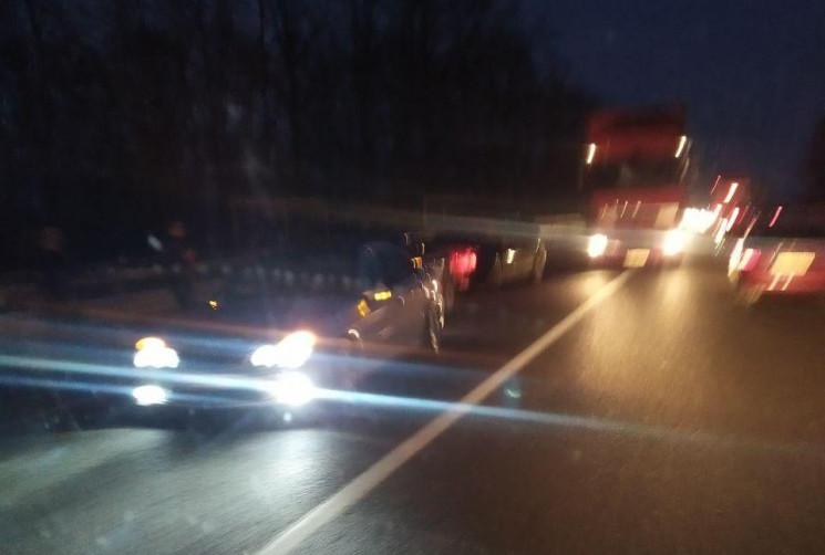 У Львові на об'їзній зіткнулися три авто…