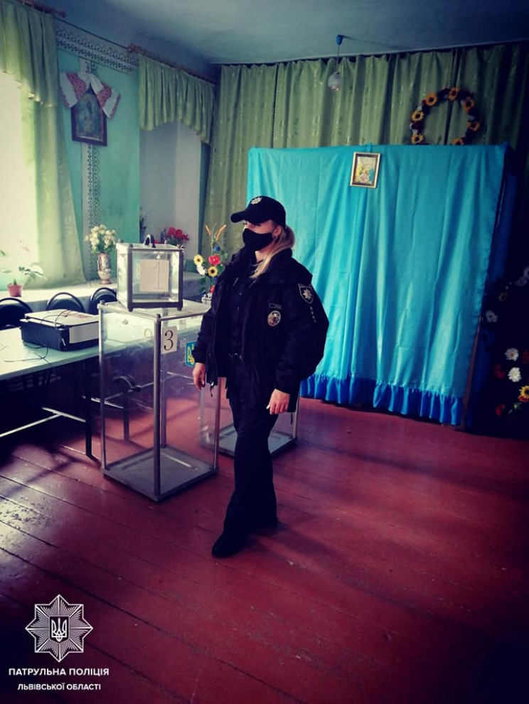 Поліцейські Львівщини взяли під цілодобо…