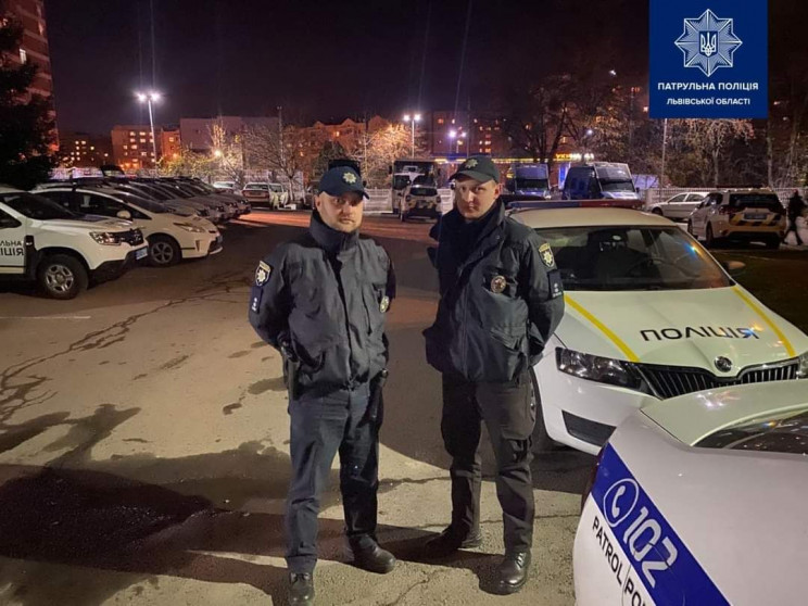 У Львові поліцейські завезли молоду жінк…