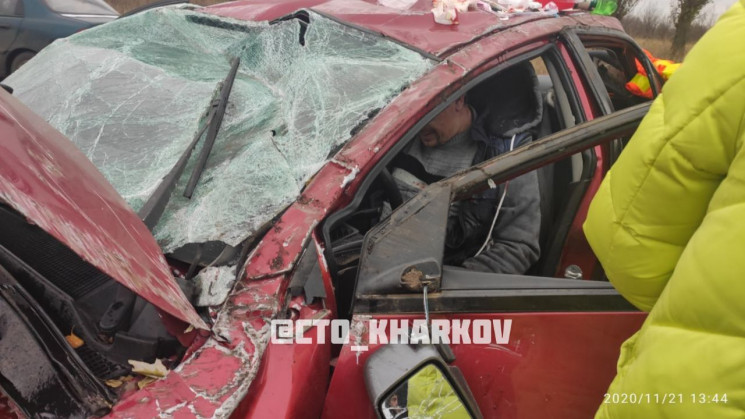 В Харьковской области перевернулась маши…