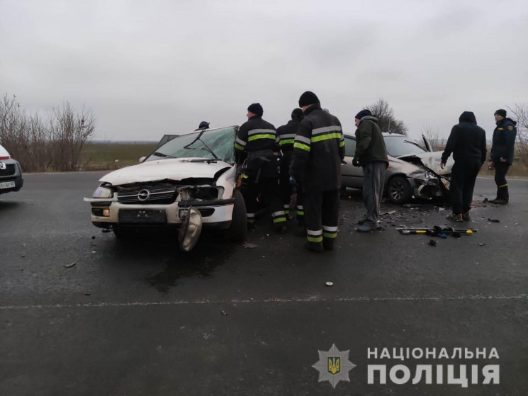 На Харьковщине разбились легковушки: Тра…