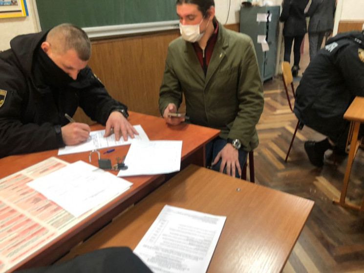 У Львові на виборчій дільниці оштрафувал…