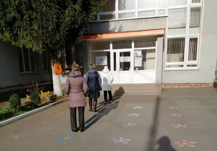В Ровно на избирательных участках появил…