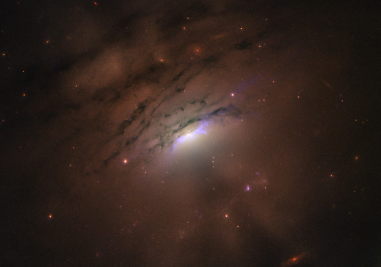 Телескоп Hubble показал необычные тени в…