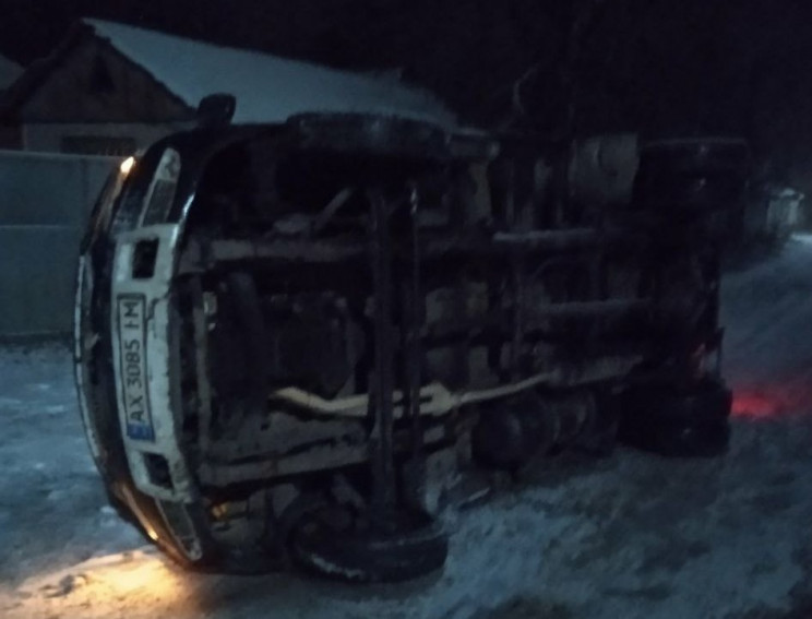 У Харківській області перекинулася автів…