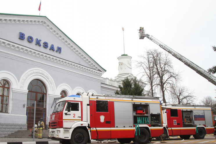 У Севастополі виселяють з гуртожитків "М…