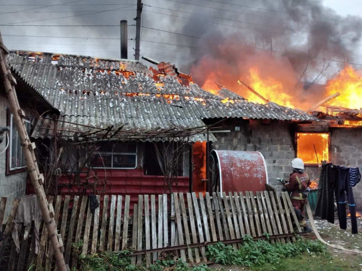 У Буському районі згорів автомобіль (ФОТ…