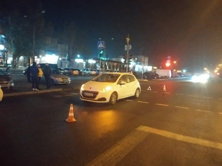 У Запоріжжі автівка збила жінку на пішох…