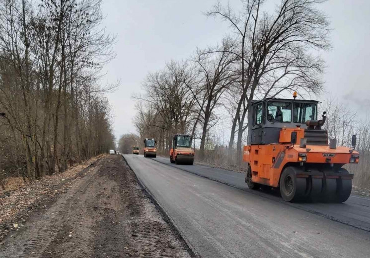 У Волочиському районі роблять дороги міс…