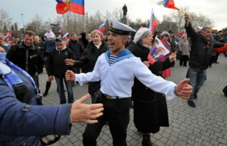 Лишь половина украинцев против полной из…