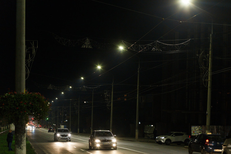 На вулиці Пирогова встановлюють світлоді…