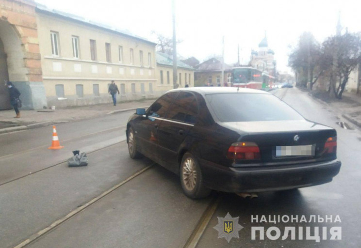 В Харькове водитель BMW на переходе насм…