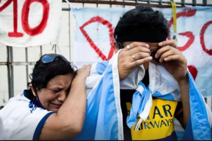 Аргентина плаче: Як на батьківщині проща…