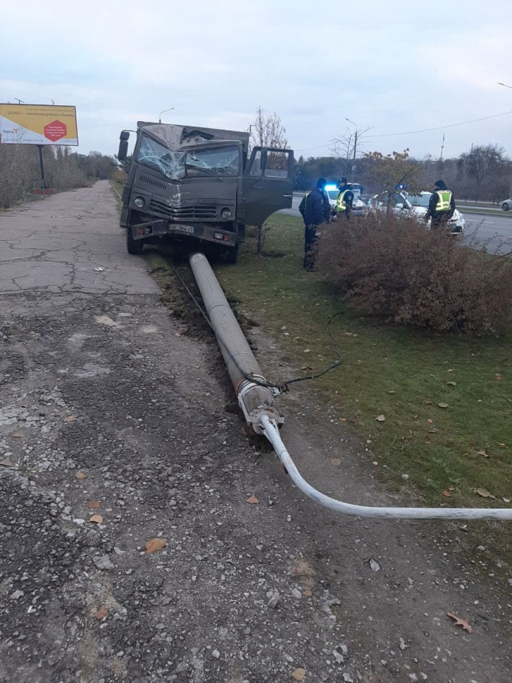 На набережной Запорожья грузовик протара…