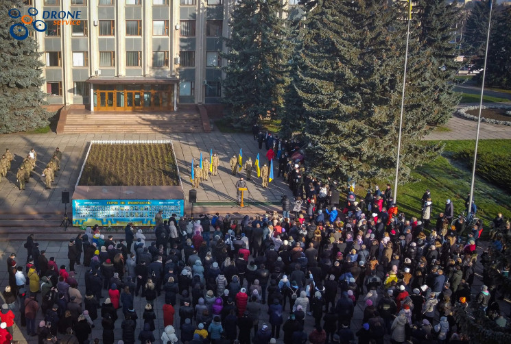 Присяга на майдані та вручення посвідчен…