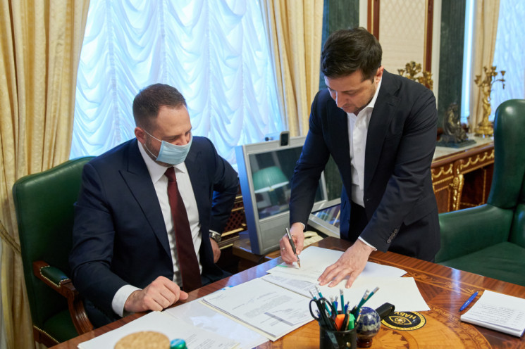 Зеленский подписал закон о работе ЦПАУ…