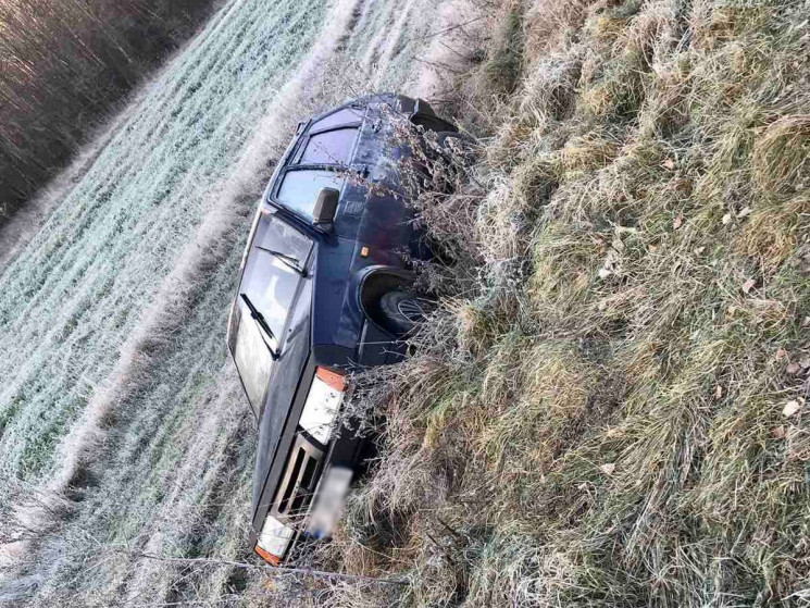 На Львівщині автомобіль злетів з траси (…