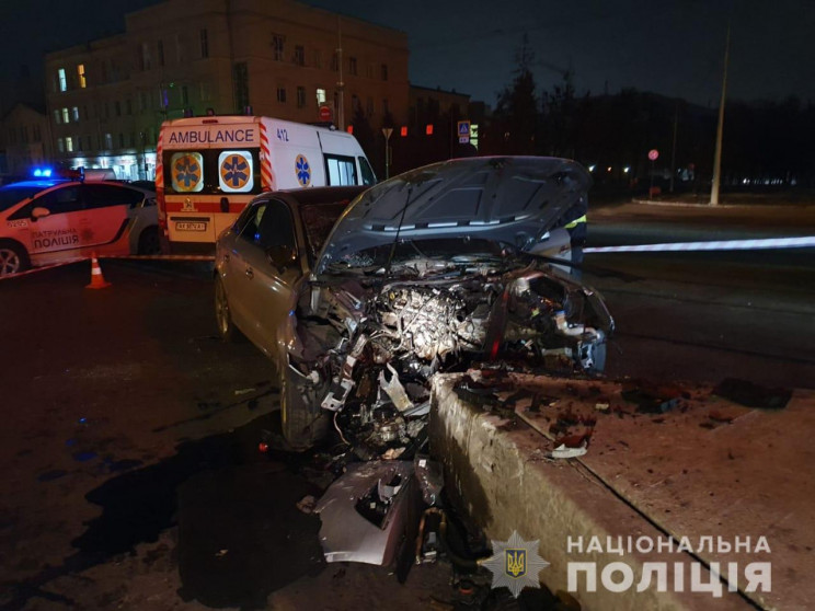 У Харкові автівка на високій швидкості в…