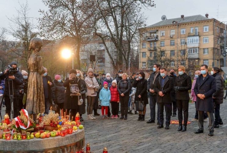 Руководители Рады почтили память жертв Г…