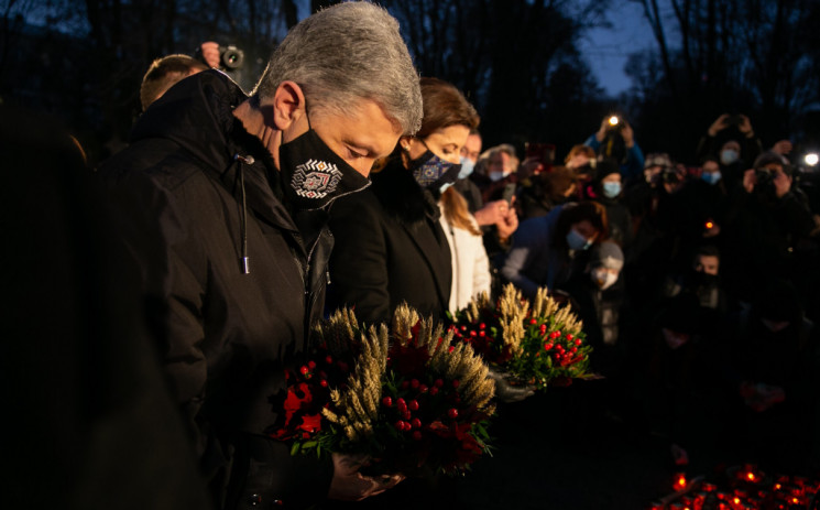 Петро та Марина Порошенки вшанували жерт…