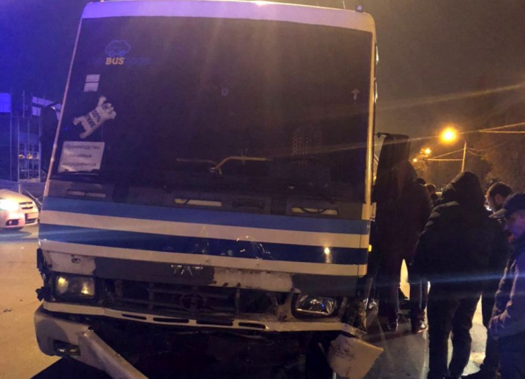 В Одессе автобус столкнулся с автомобиле…