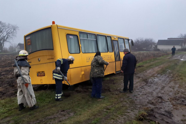 На Днепропетровщине школьный автобус "ут…