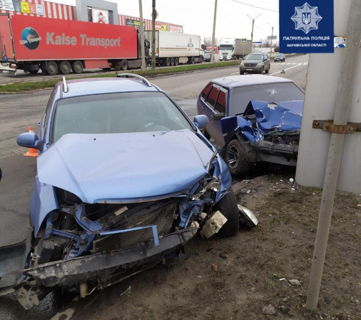 В Харькове врезались два автомобиля: Маш…