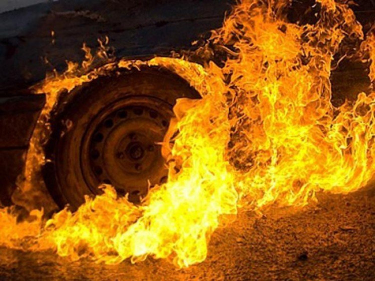 У Волочиському районі спалахнув трактор…