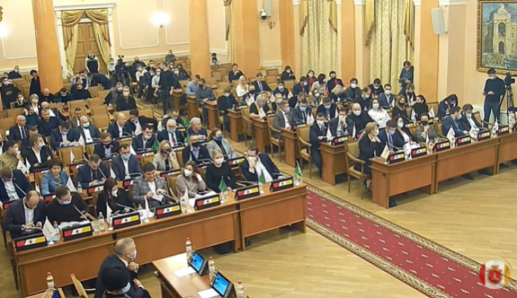 Одесские депутаты на сессии читают стихи…